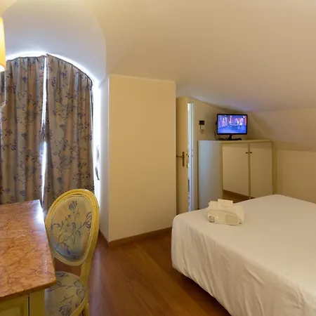 埃纳酒店 3* 阿伦扎诺