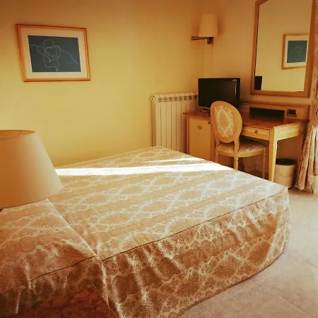 Ena Hotel 3*