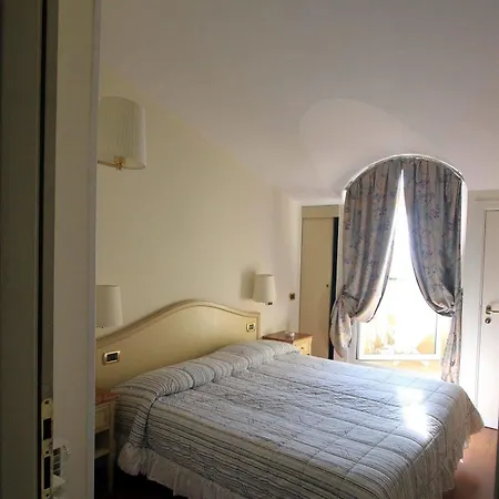 Ena Hotel 3*