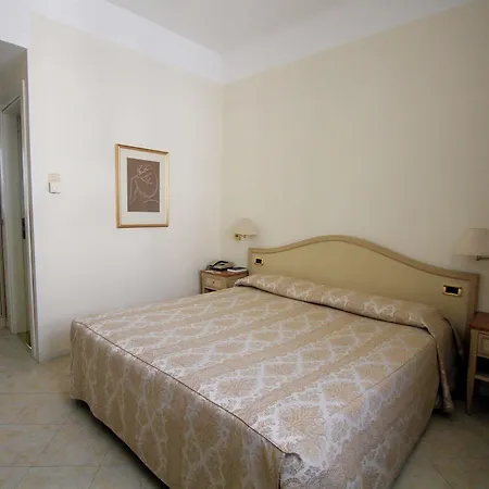 Hotel Ena 3*
