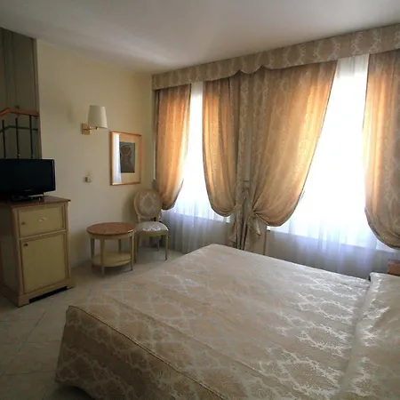 Hotel Ena 3*
